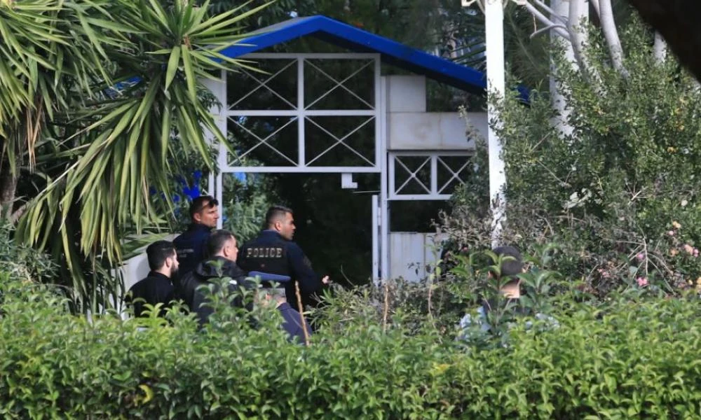 Μακελειό στη Γλυφάδα: Νεκρή η ιδιοκτήτρια της ναυτιλιακής, ο συνιδιοκτήτης και ένας καπετάνιος - Ήθελε να εκδικηθεί τα αφεντικά (Βίντεο)